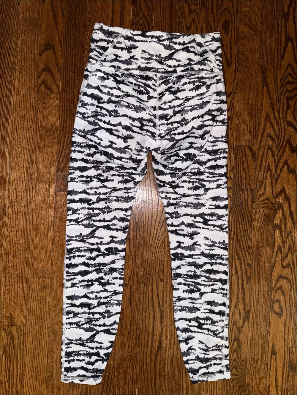 High-Rise Black & White Patterned Leggings